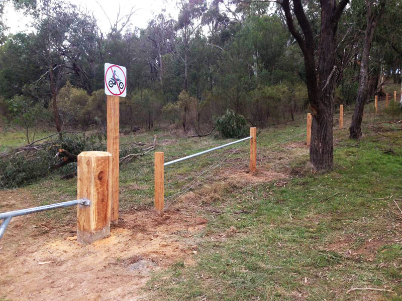 hardwood posts with waratah hinge joint wire fencing